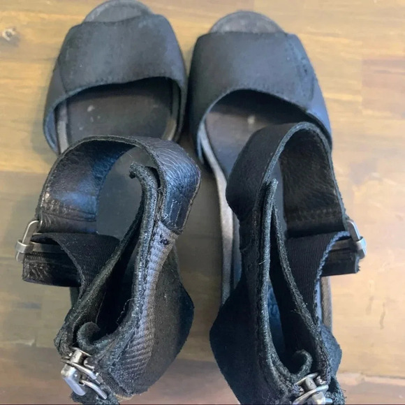 Sorel Joanie II Black Wedge Sandals Heels Canvas Leather Ankle Strap Open Toe 7 - Picture 5 of 9